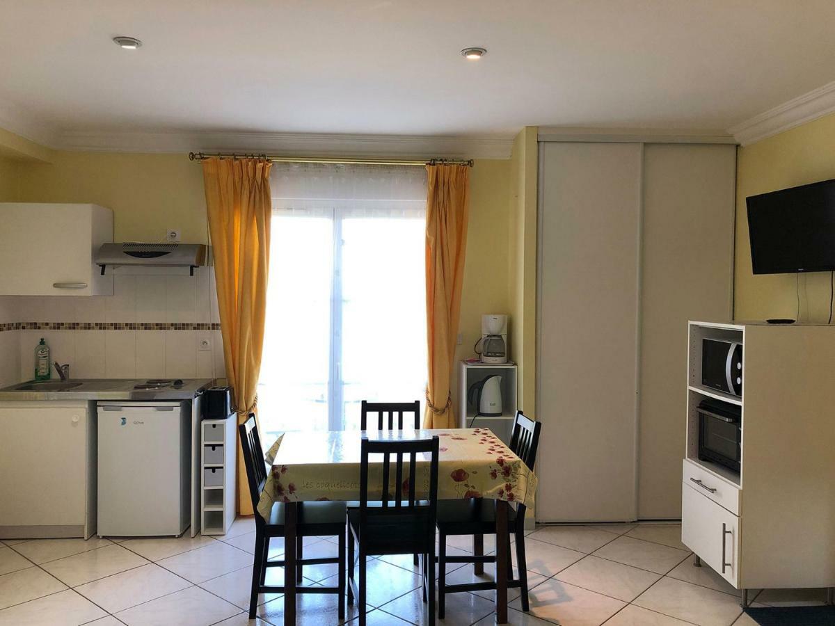 Les Agapanthes La Riche Apartment Room photo